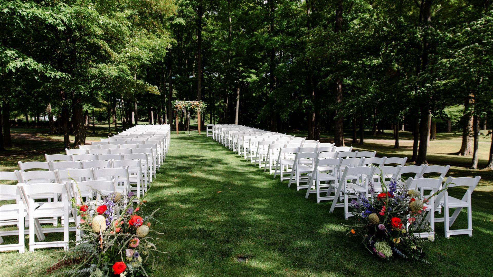 PLAN THE PERFECT NORTHERN MICHIGAN SUMMER WEDDING